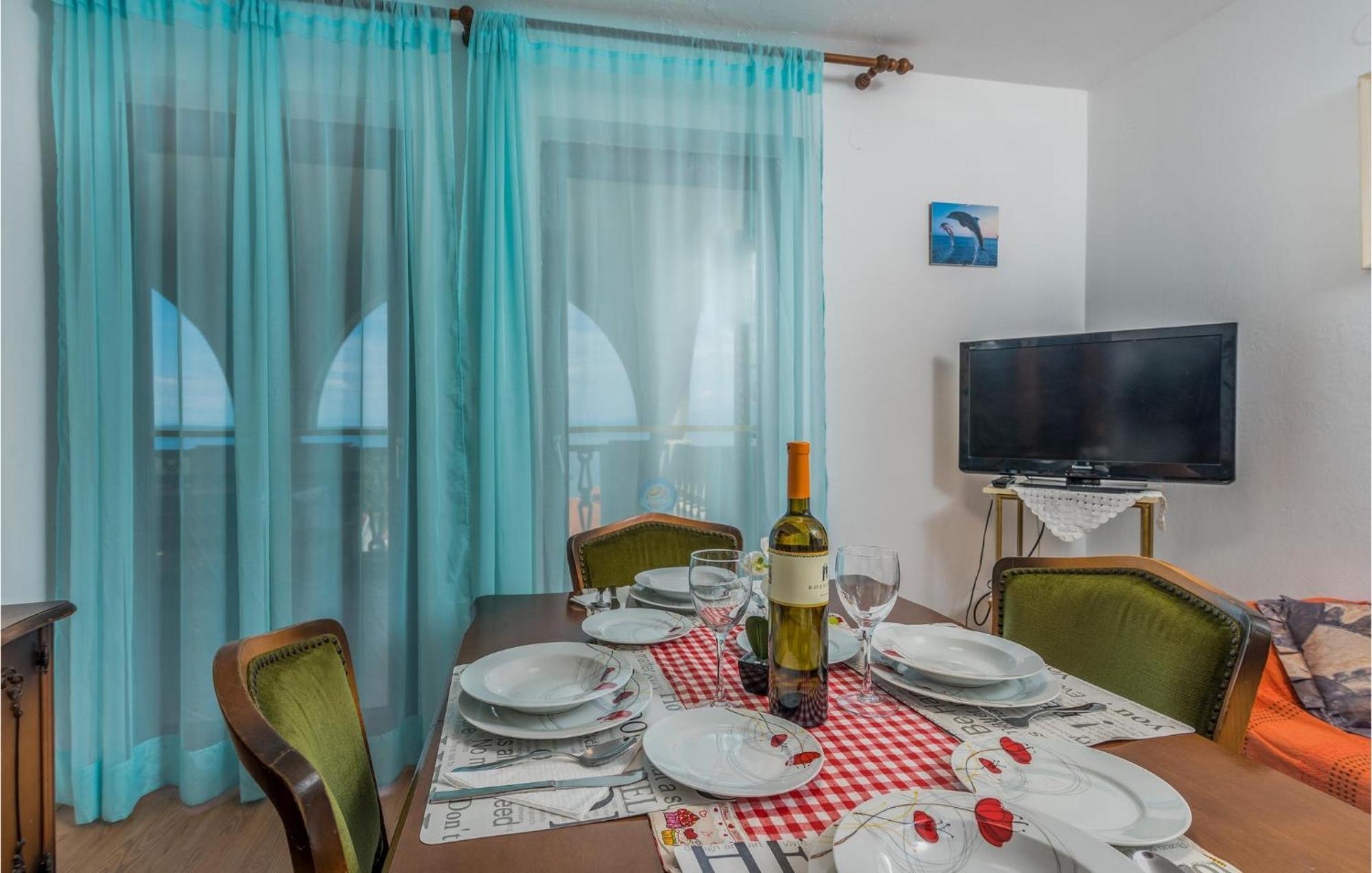 Lovely Apartment In Mali Losinj With Kitchen 외부 사진