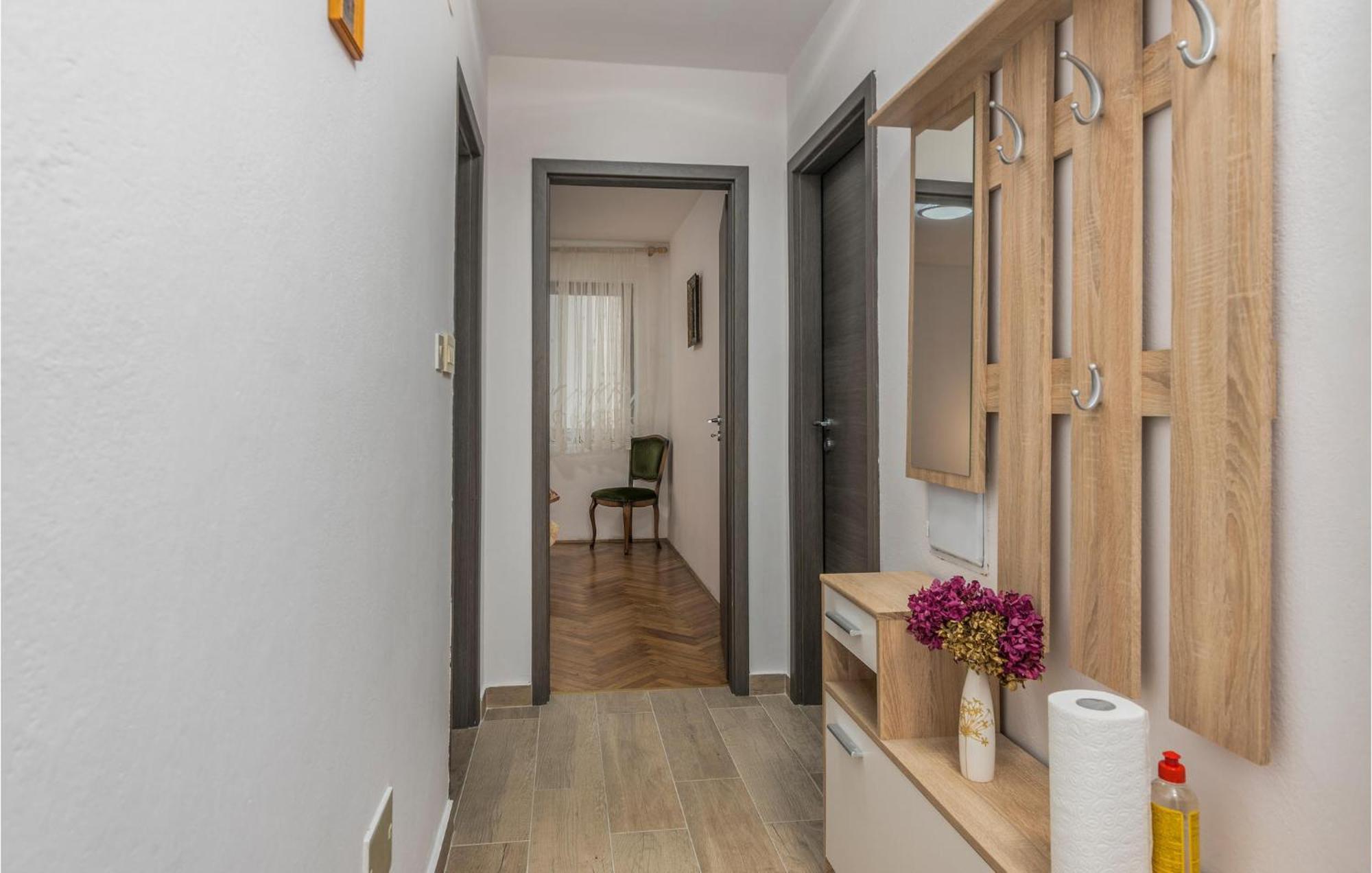 Lovely Apartment In Mali Losinj With Kitchen 외부 사진