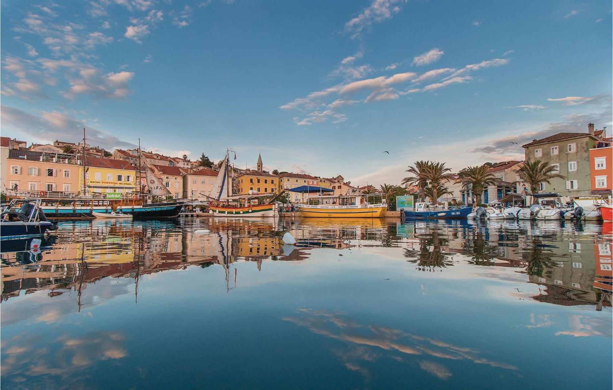 Lovely Apartment In Mali Losinj With Kitchen 외부 사진