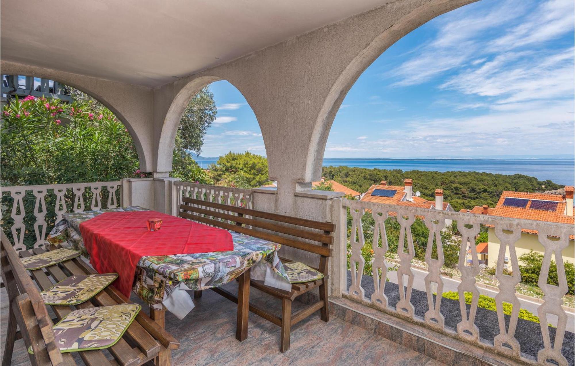 Lovely Apartment In Mali Losinj With Kitchen 외부 사진