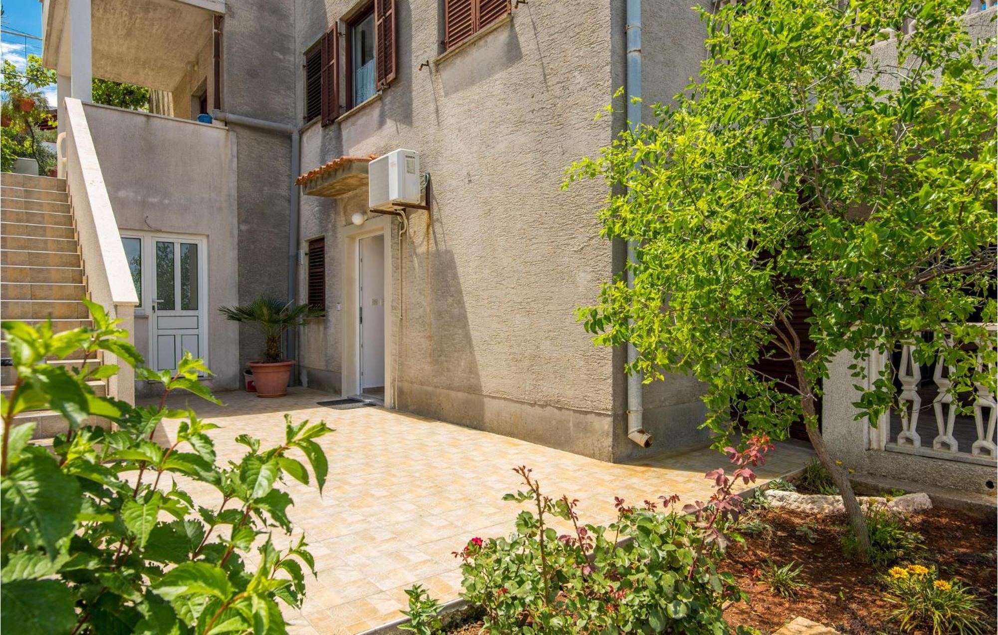 Lovely Apartment In Mali Losinj With Kitchen 외부 사진